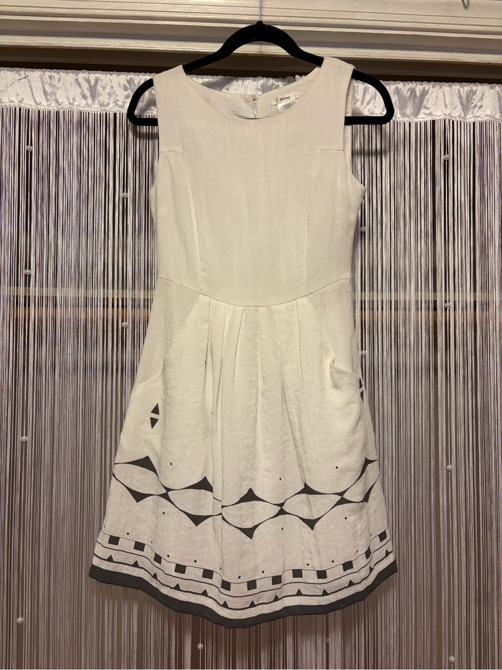 Esley White Sleeveless Geometric Dress